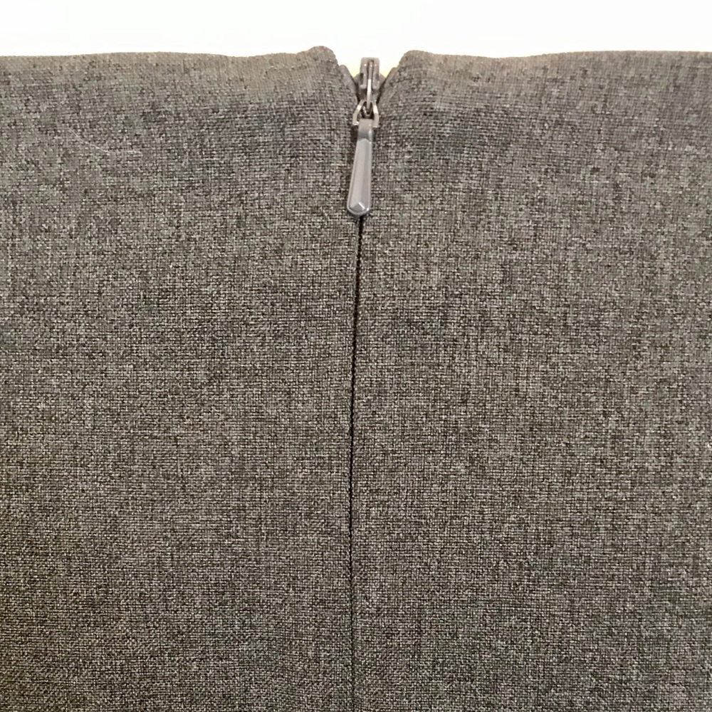 Guess❓Skirt~Metal Insignia / Host Pick - Picture 8 of 8